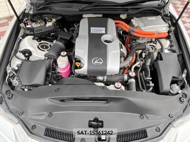 Lexus IS 2017-11 300089-18