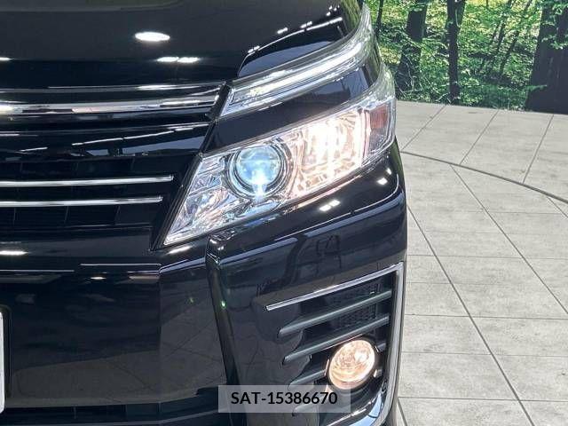 Toyota VOXY 2016-03 331665-13
