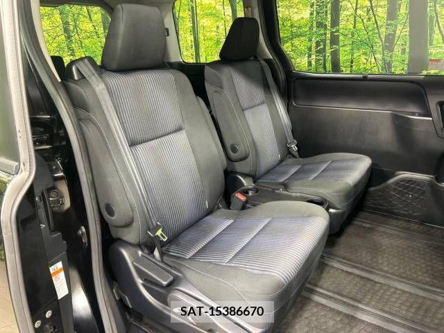 Toyota VOXY 2016-03 331665-9