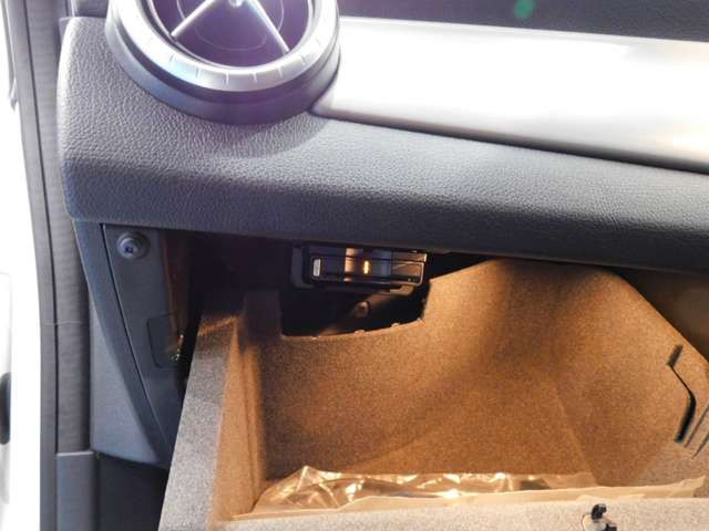 Mercedes Benz CLA-CLASS 2014-09 8472-11