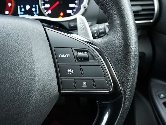 Mitsubishi ECLIPSE CROSS 2018-04 26852-5