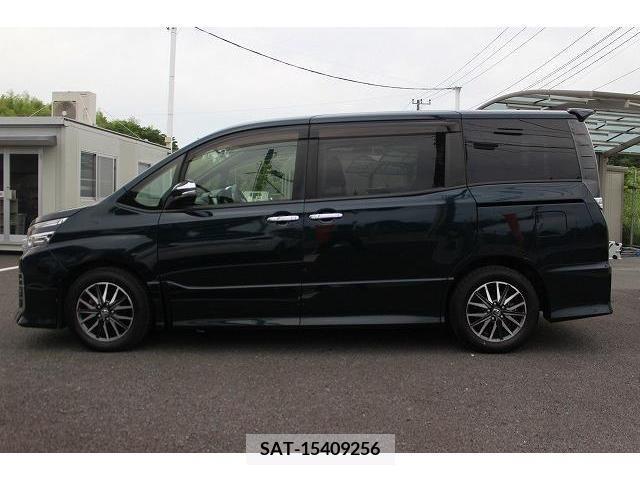 Toyota VOXY 2015-03 382539-8
