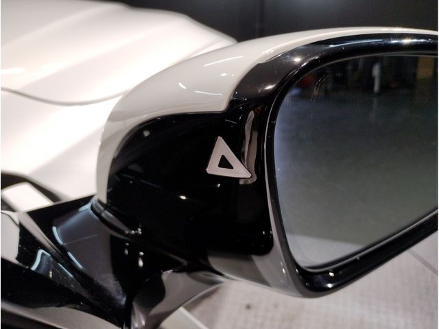 Bmw 3 SERIES 2018-11 193724-27