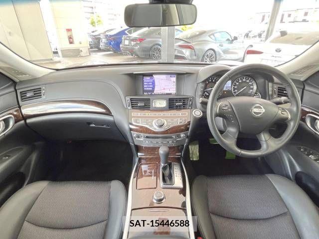 Nissan FUGA 2011-10 396690-1