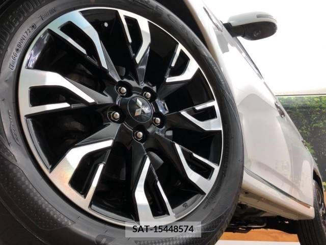 Mitsubishi OUTLANDER PHEV 2016-10 206030-13