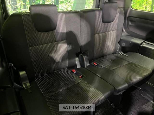Toyota VOXY 2018-03 377976-10
