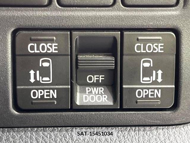 Toyota VOXY 2018-03 377976-4