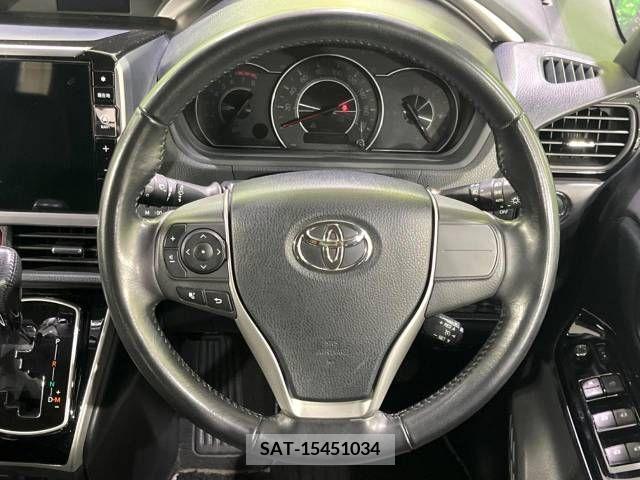 Toyota VOXY 2018-03 377976-12