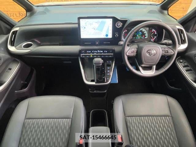 Toyota NOAH 2022-04 279502-1