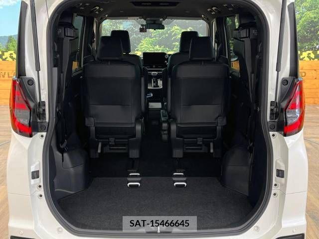 Toyota NOAH 2022-04 279502-11