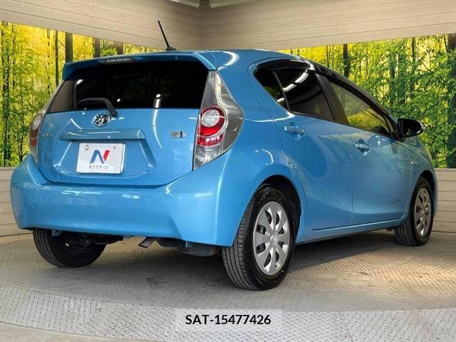 Toyota AQUA 2013-07 376342-17
