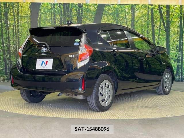 Toyota AQUA 2019-01 220427-17