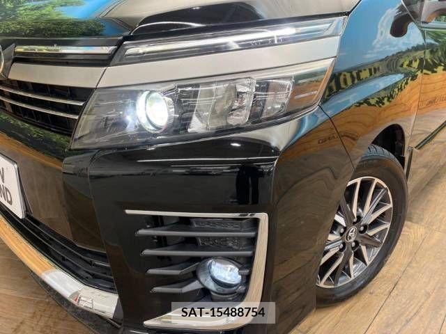 Toyota VOXY 2016-11 245754-12