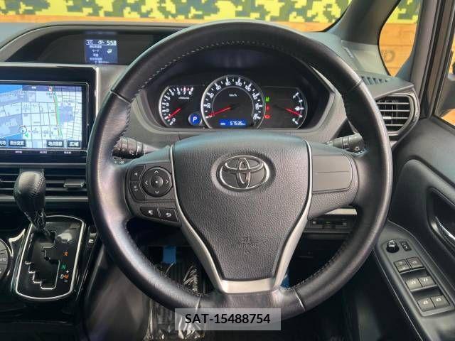 Toyota VOXY 2016-11 245754-11
