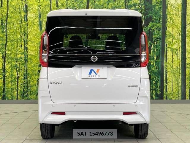 Nissan ROOX 2022-10 213614-15
