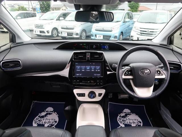 Toyota PRIUS 2016-03 2060-1