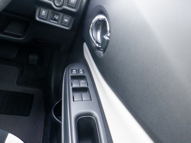 Nissan NOTE 2018-08 15368-23