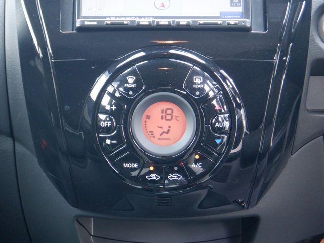 Nissan NOTE 2018-08 15368-6