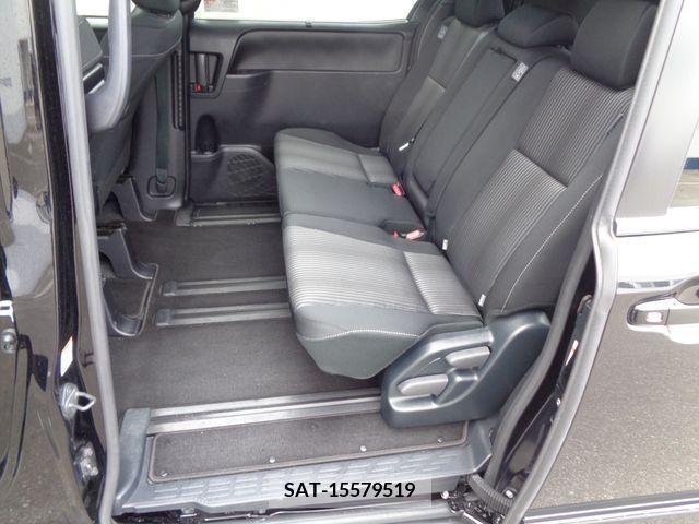 Toyota VOXY 2021-07 336036-14