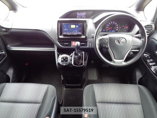 Toyota VOXY 2021-07 336036-1