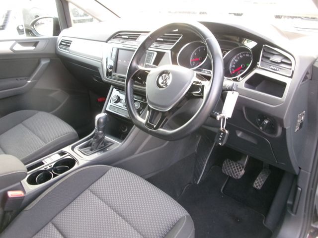 VolksWagen GOLF TOURAN 2016-03 185728-1
