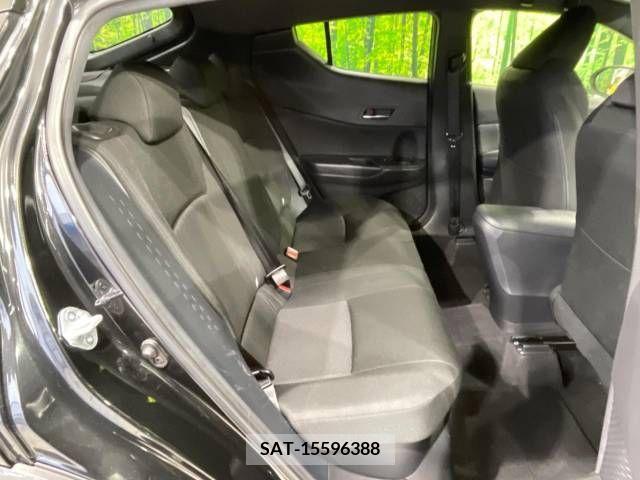 Toyota C-HR 2017-07 224486-10