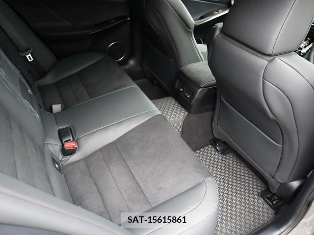 Lexus IS 2023-01 237614-10