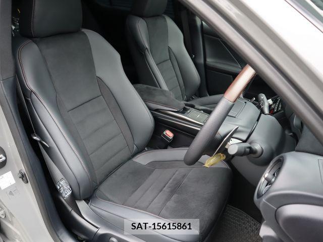 Lexus IS 2023-01 237614-8