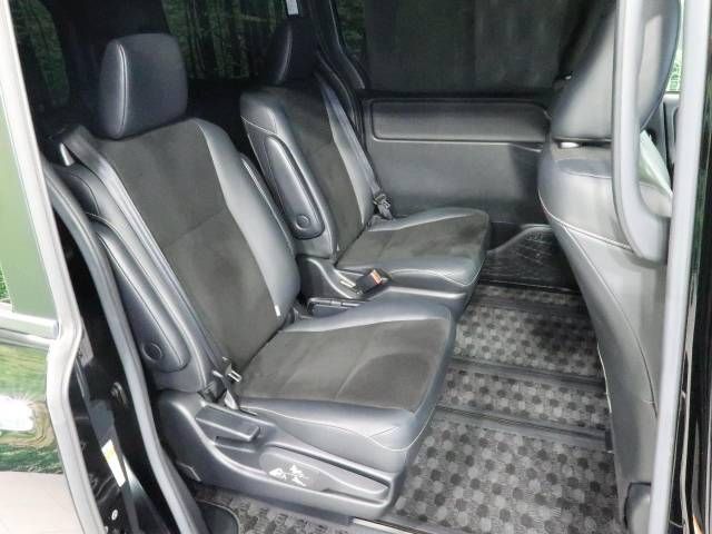 Toyota NOAH 2017-12 13780-12