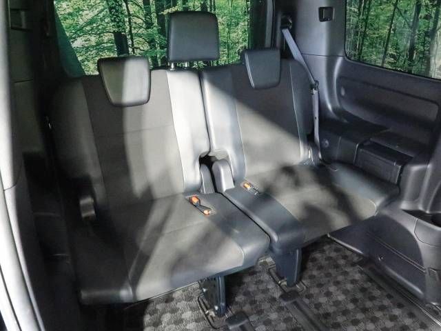 Toyota NOAH 2017-12 13780-13