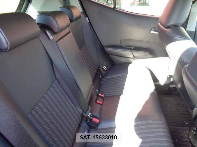 Toyota AQUA 2022-10 260267-12