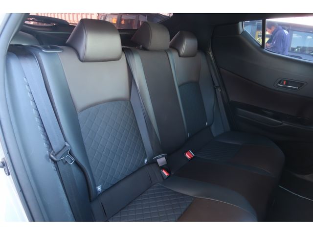 Toyota C-HR 2018-02 184392-26