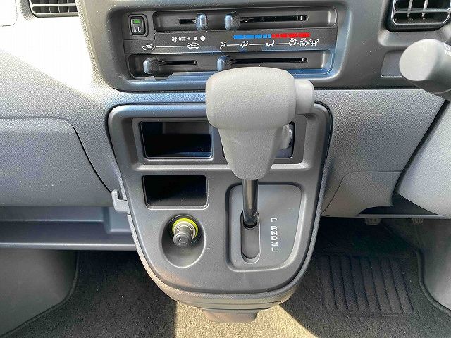 Daihatsu HIJET CARGO 2015-07 11407-19