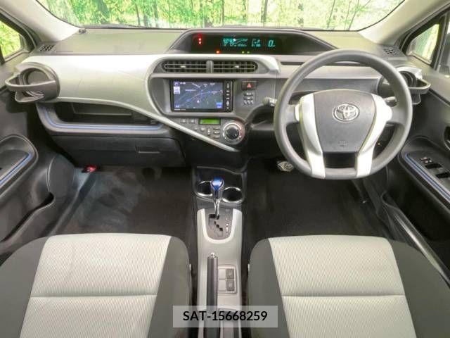 Toyota AQUA 2013-06 251768-1