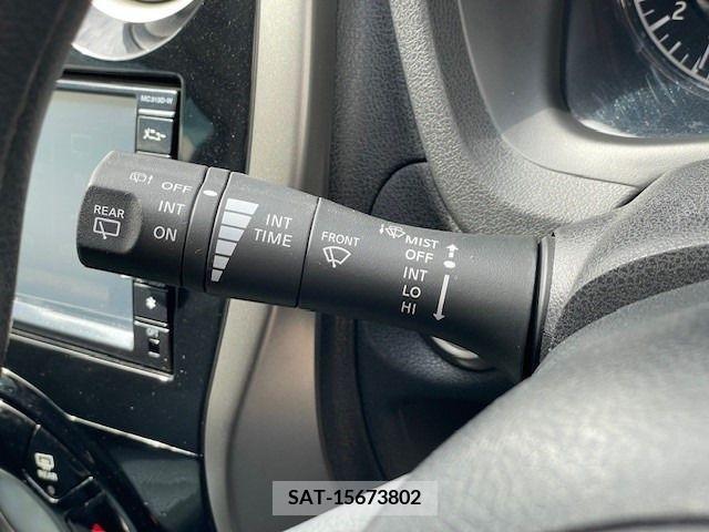 Nissan NOTE 2013-06 235704-12