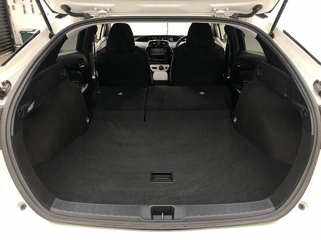 Toyota PRIUS 2017-06 17379-19
