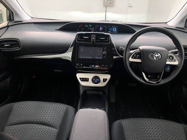 Toyota PRIUS 2017-06 17379-1
