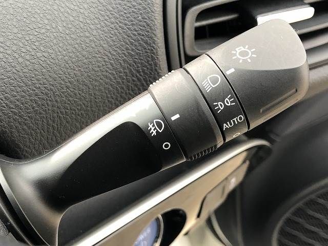 Toyota PRIUS 2017-06 17379-8