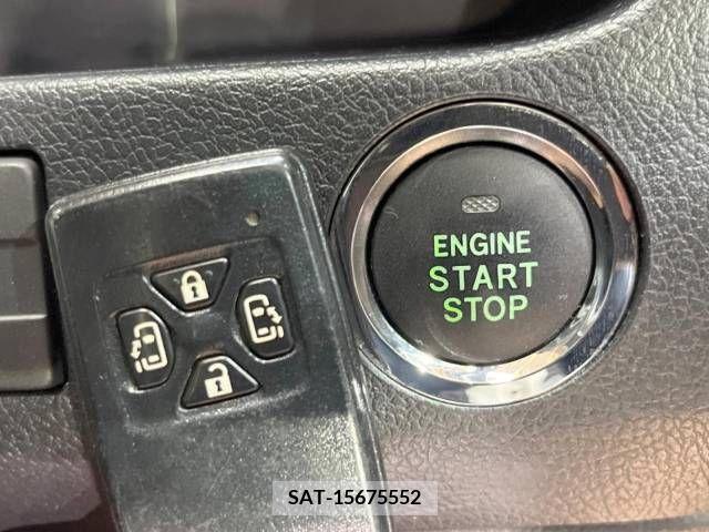 Toyota NOAH 2013-09 321355-7