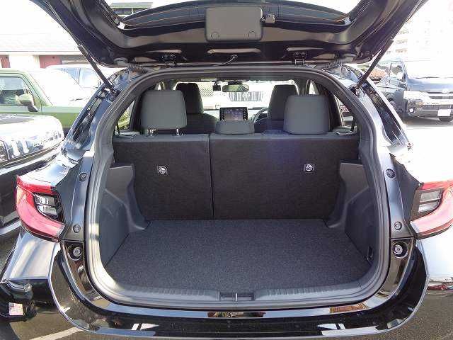 Toyota YARIS 2022-08 8251-13