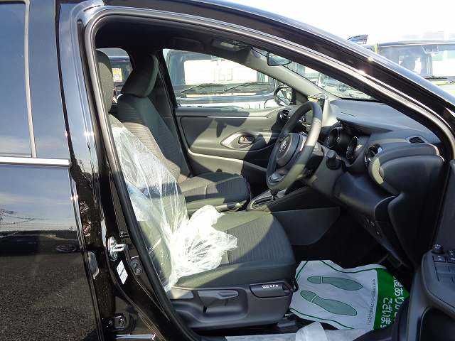 Toyota YARIS 2022-08 8251-11