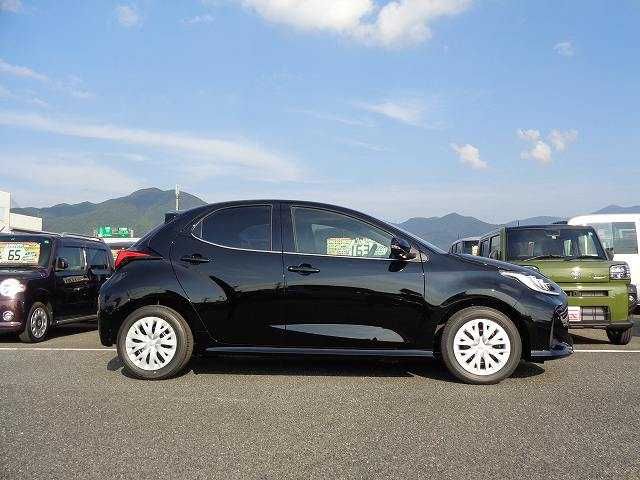 Toyota YARIS 2022-08 8251-14