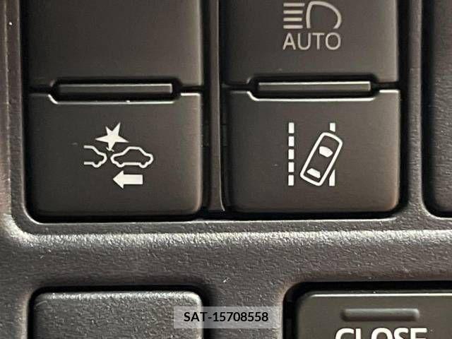 Toyota VOXY 2019-07 379404-7