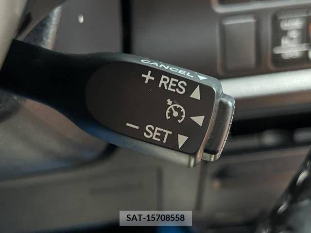 Toyota VOXY 2019-07 379404-4
