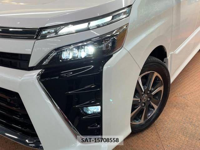 Toyota VOXY 2019-07 379404-14