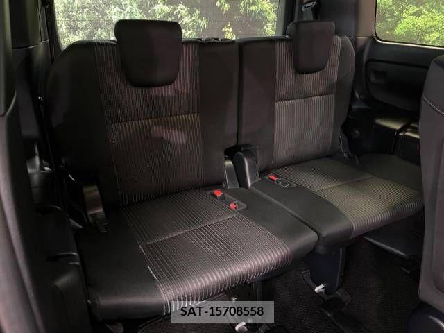 Toyota VOXY 2019-07 379404-12