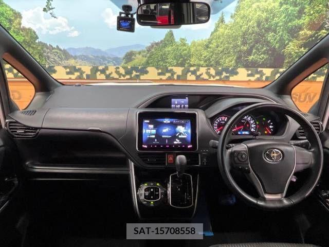 Toyota VOXY 2019-07 379404-1