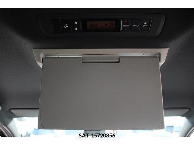 Toyota VOXY HYBRID 2017-12 322822-1