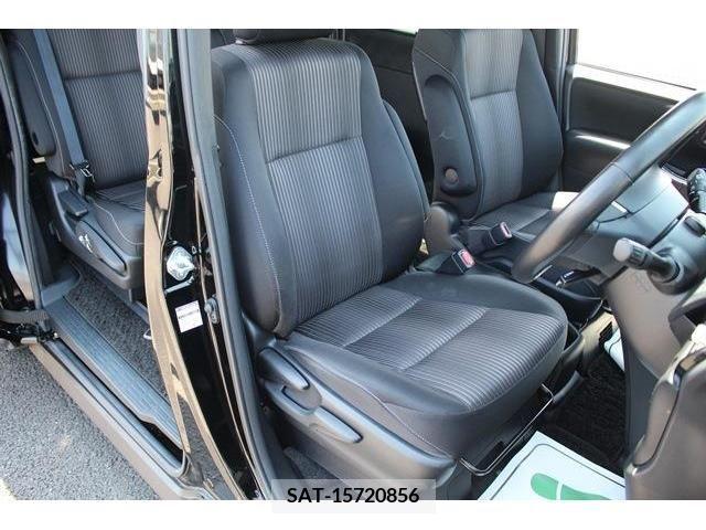 Toyota VOXY HYBRID 2017-12 322822-14