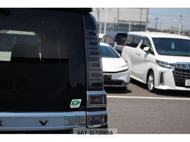Toyota VOXY HYBRID 2017-12 322822-13